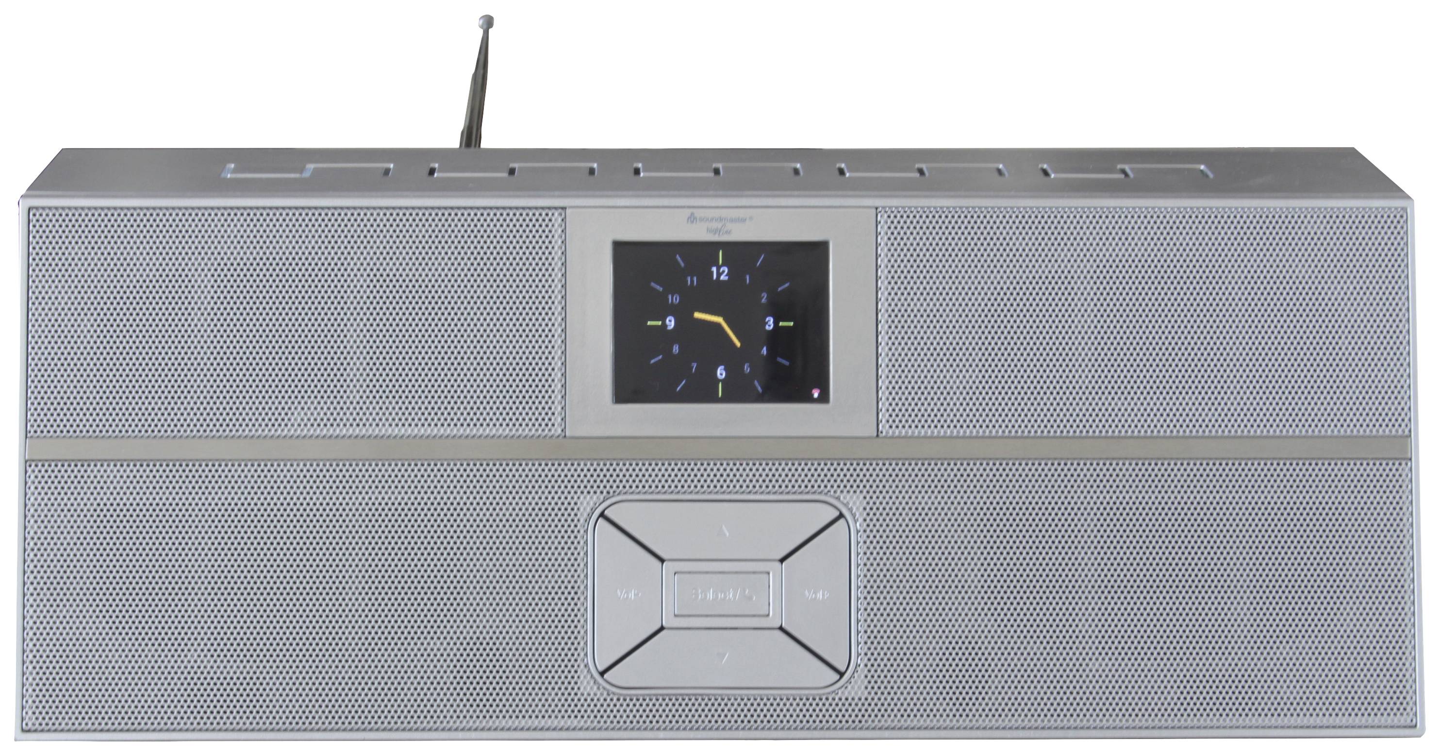 Ein silbernes Radiogerät mit Antenne und eingebauter Uhr in der Mitte. Die Uhr zeigt 10:10 Uhr an.
