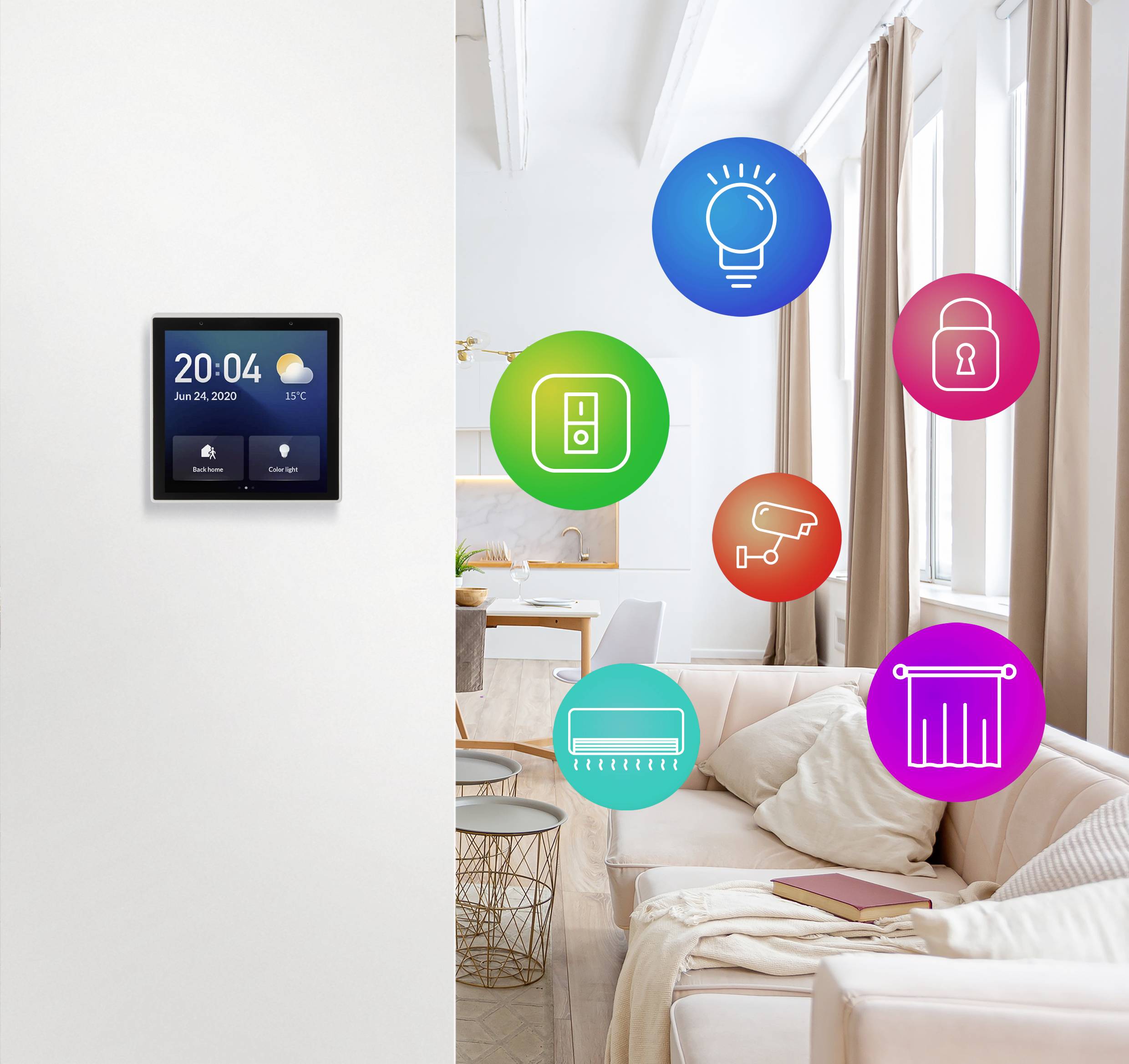 Smart-Home-Display an der Wand zeigt Uhrzeit und Wetter, bunte Symbole für Beleuchtung, Sicherheit und Geräteverwaltung schweben daneben. Wohnzimmer im Hintergrund.