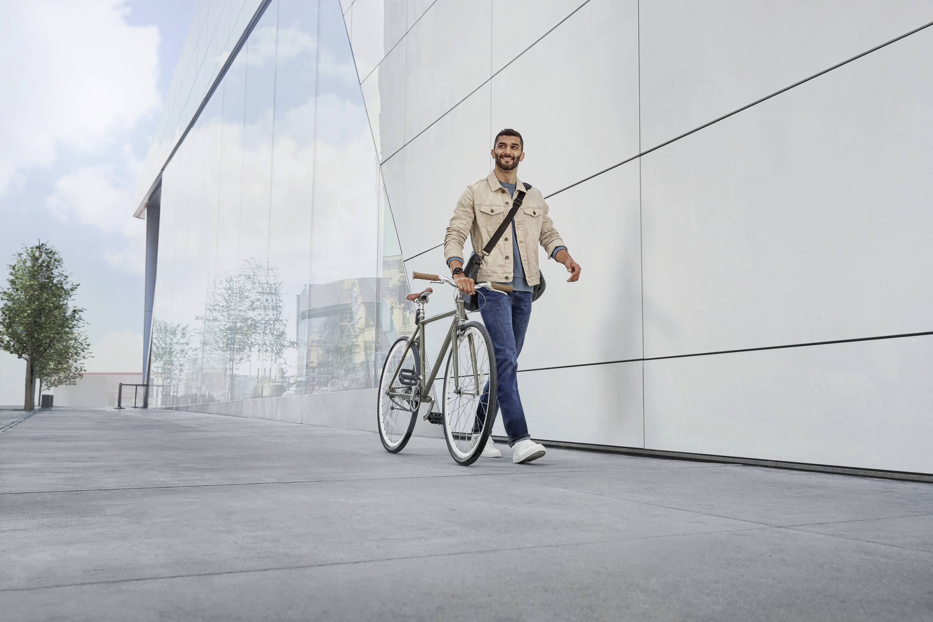 Garmin VENU® 2 PLUS Smartwatch 43 mm Elfenbein