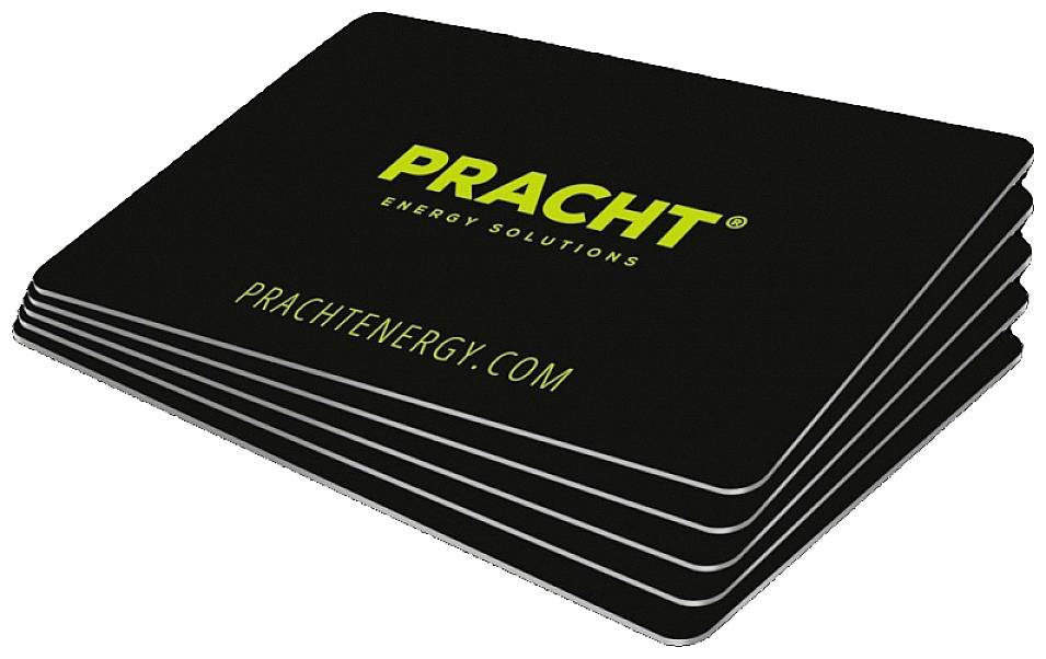 Schwarze Visitenkarte mit gelber Aufschrift 'PRACHT ENERGY SOLUTIONS' und 'PRACHTENERGY.COM'.