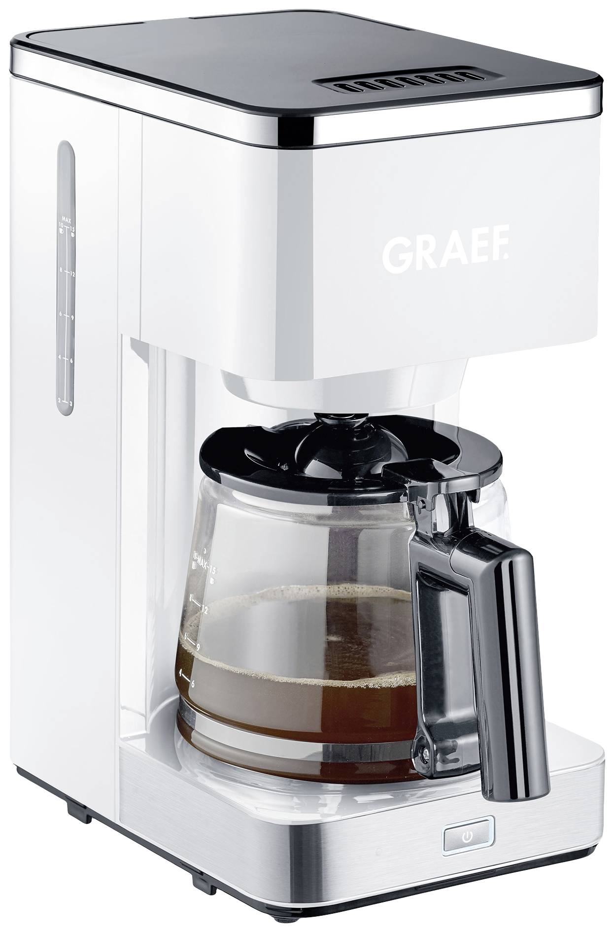 Eine silberne Filterkaffeemaschine mit Glaskanne ist teilweise gefüllt mit Kaffee.