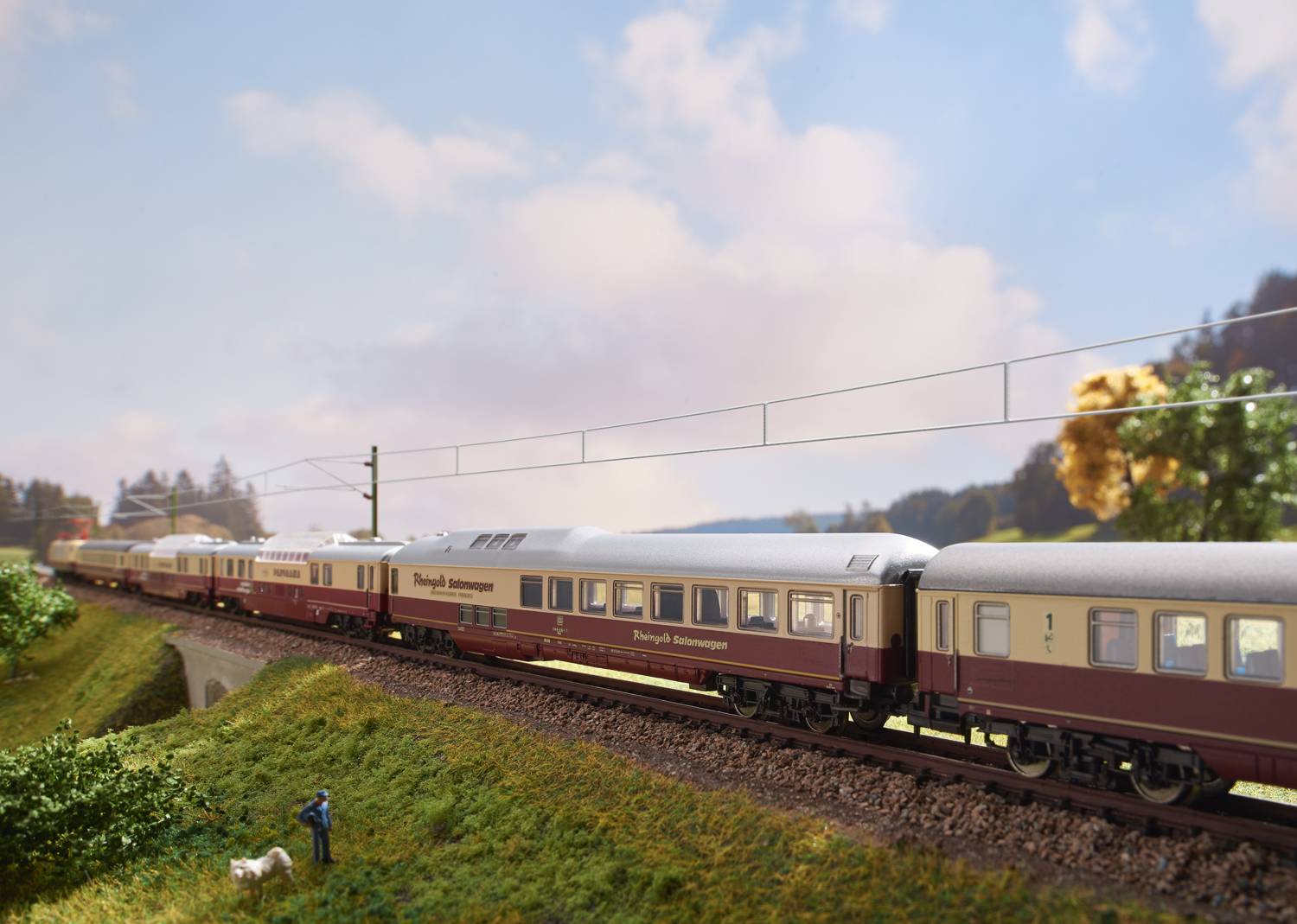 MiniTrix 18715 N 3er-Set Personenwagen Sonder-TEE der DB Bauart Apmz 121.2, Apmz 122, Speisewagen WGmh