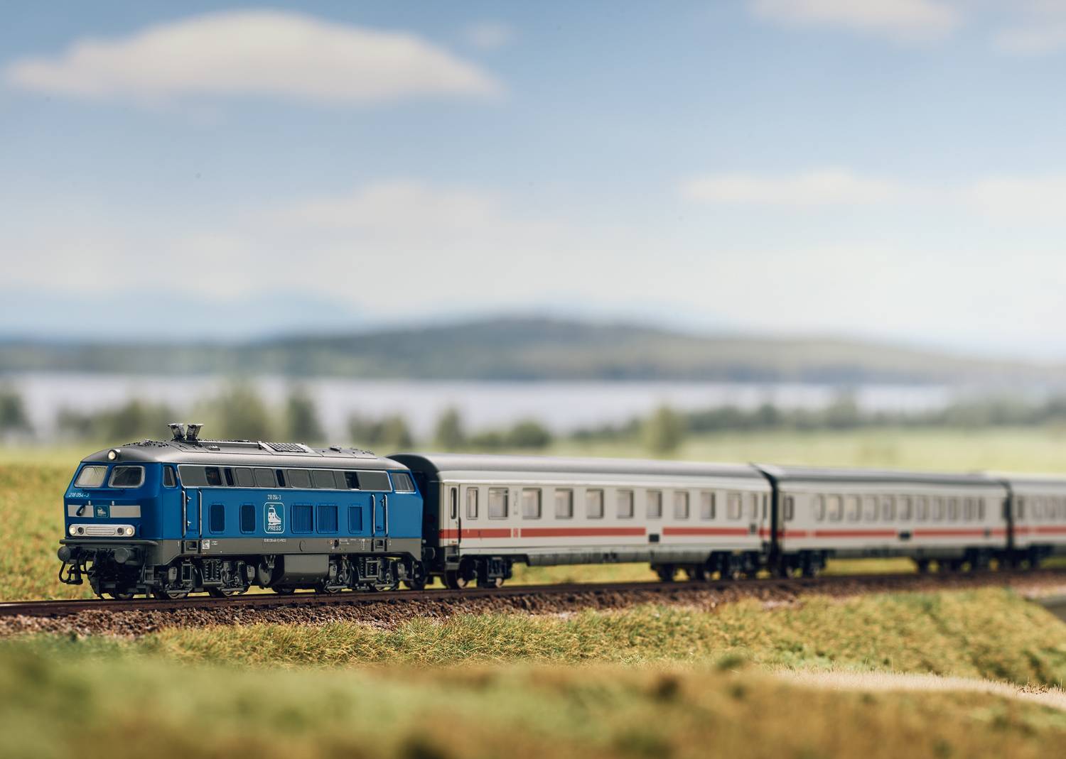 MiniTrix 16824 N Diesellok 218 054-3 der Press | » Freue dich auf voelkner