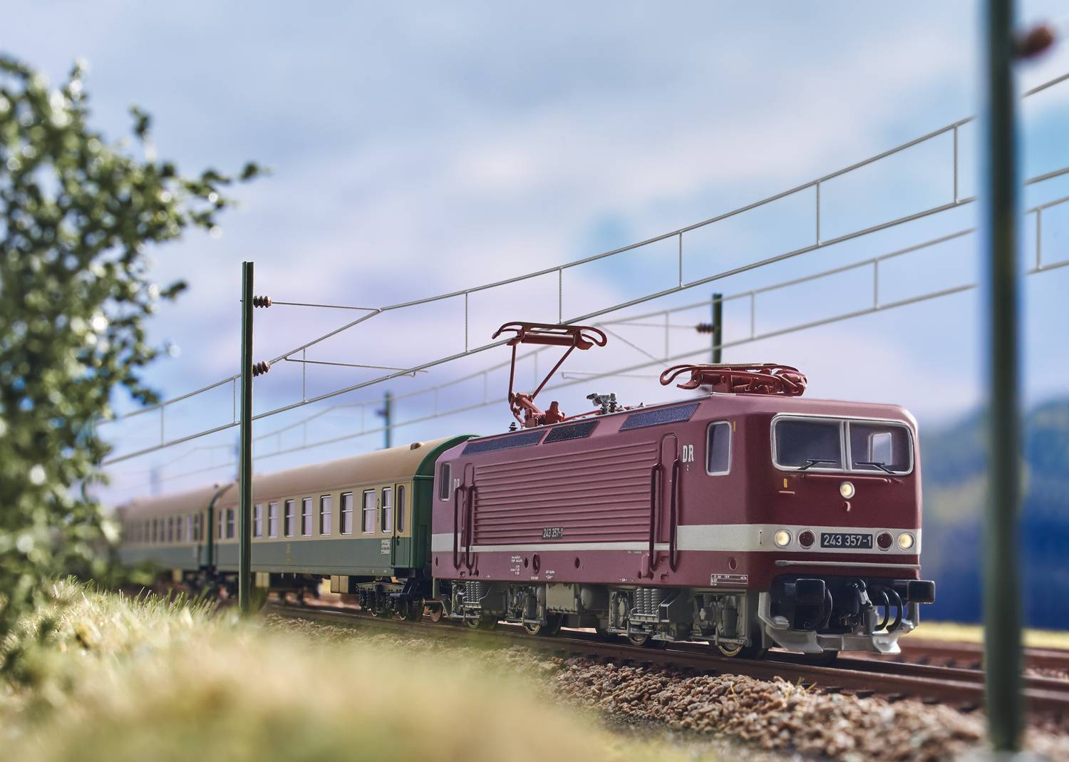 MiniTrix 16433 N E-Lok BR 243 der DR