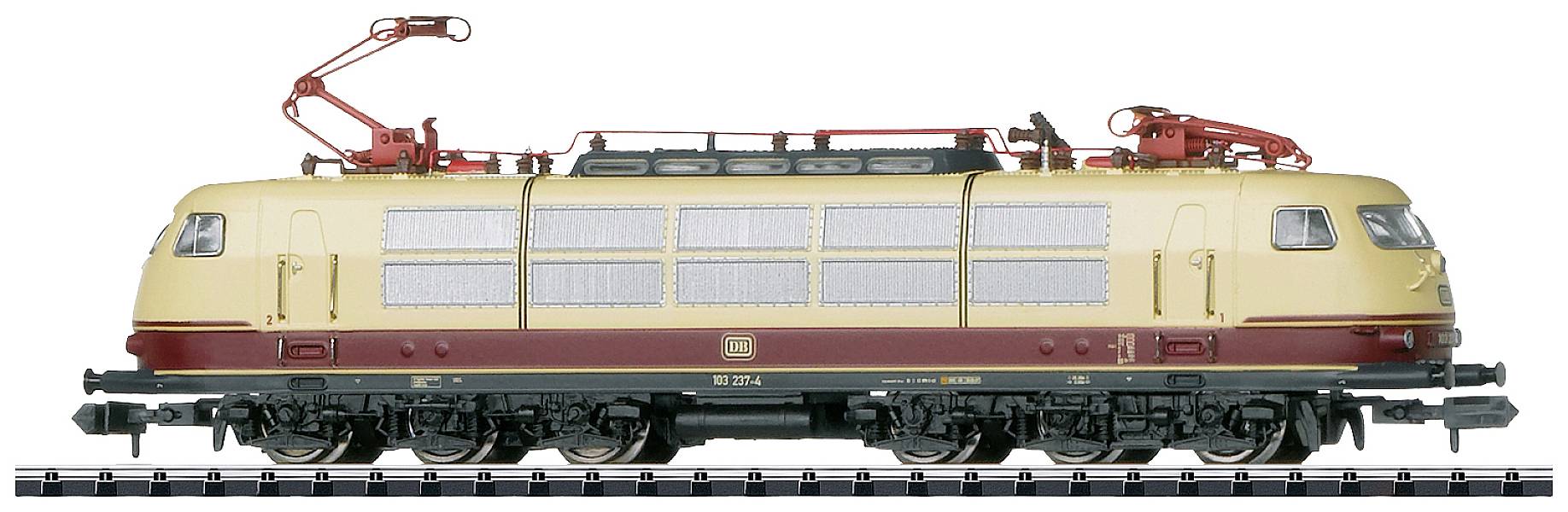 Eine beige-rote Elektrolokomotive steht auf einem Gleisabschnitt. Sie hat ein markantes Design mit Fenstergittern und Stromabnehmern.