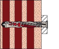 Ein rotes gepanzertes Fahrzeug zielt auf eine Struktur in einem gestreiften, trümmerbeladenen Gebiet.