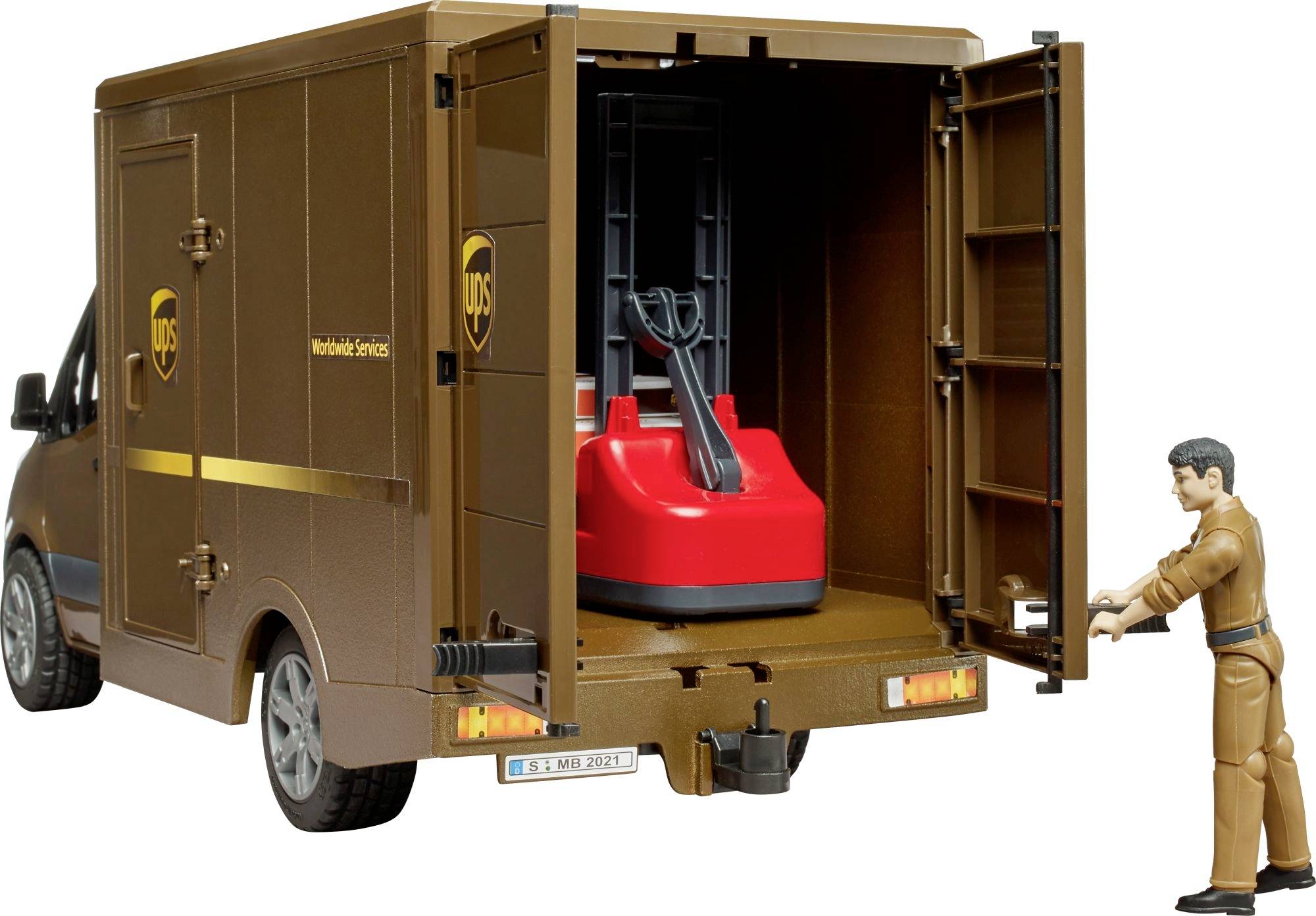 Ein brauner Lieferwagen mit offenem Heck zeigt ein rotes Palettenhubwagen. Eine Figur in Uniform hält die Hecktür offen.
