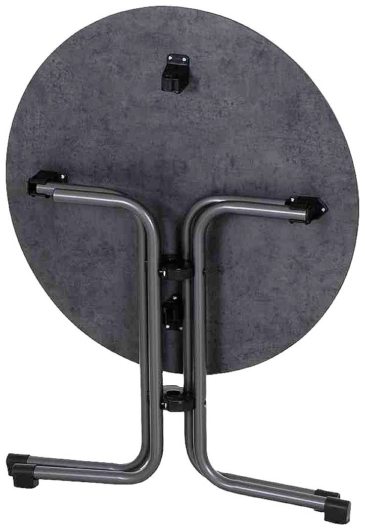 Ein runder, zusammenklappbarer Tisch mit einem Metallgestell und grauer Tischplatte steht aufrecht zur Lagerung.