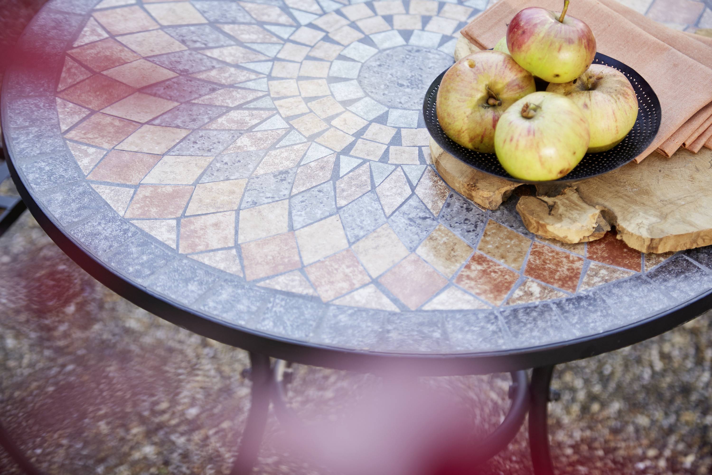 Siena Garden 380813 Prato Tisch Ø 60x71cm Gestell Stahl matt-schwarz, Tischplatte Keramik mehrfarbig mosaikoptik