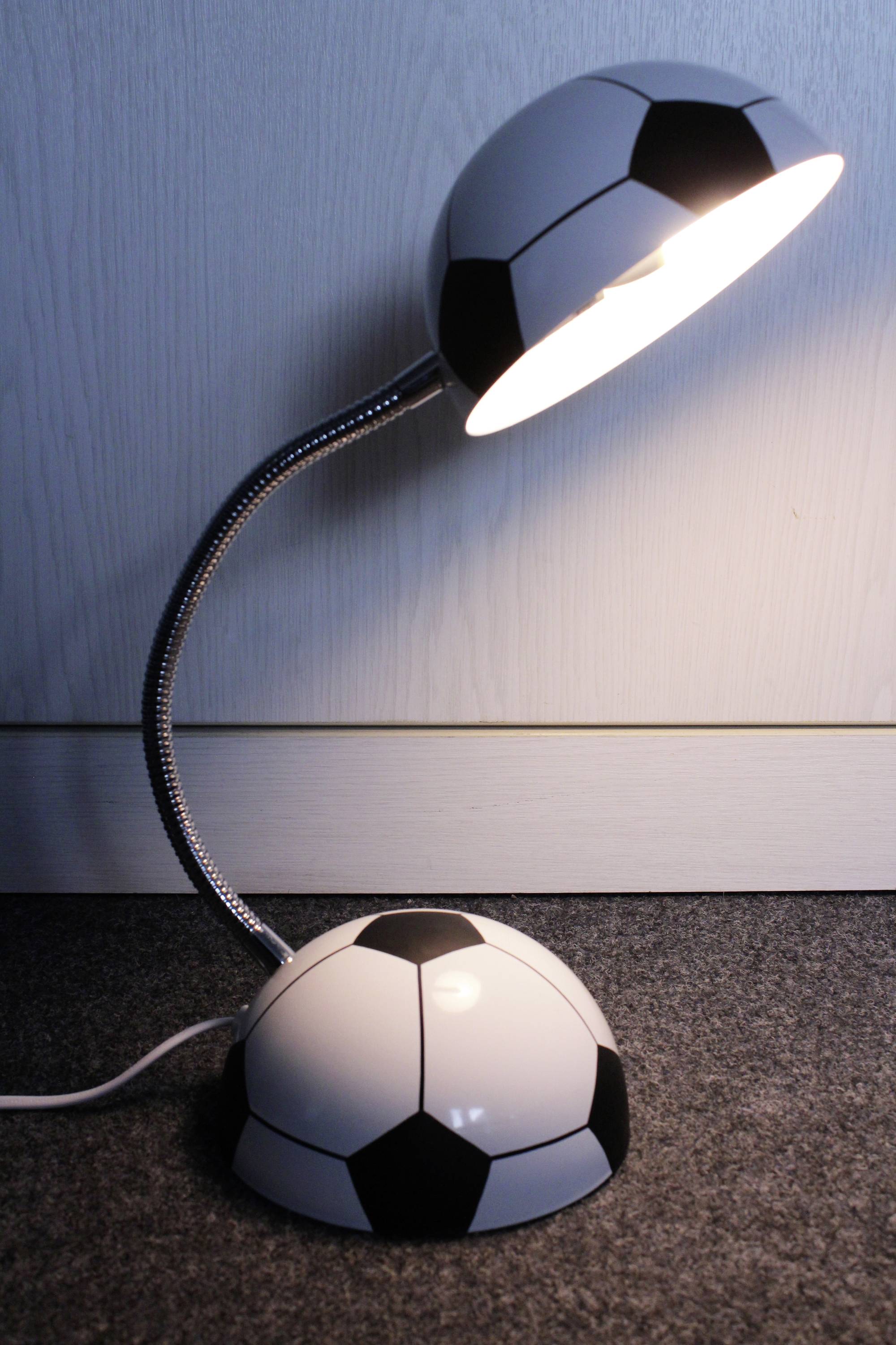 Insatech Tischlampe Fußball LED E14 Schwarz/Weiß