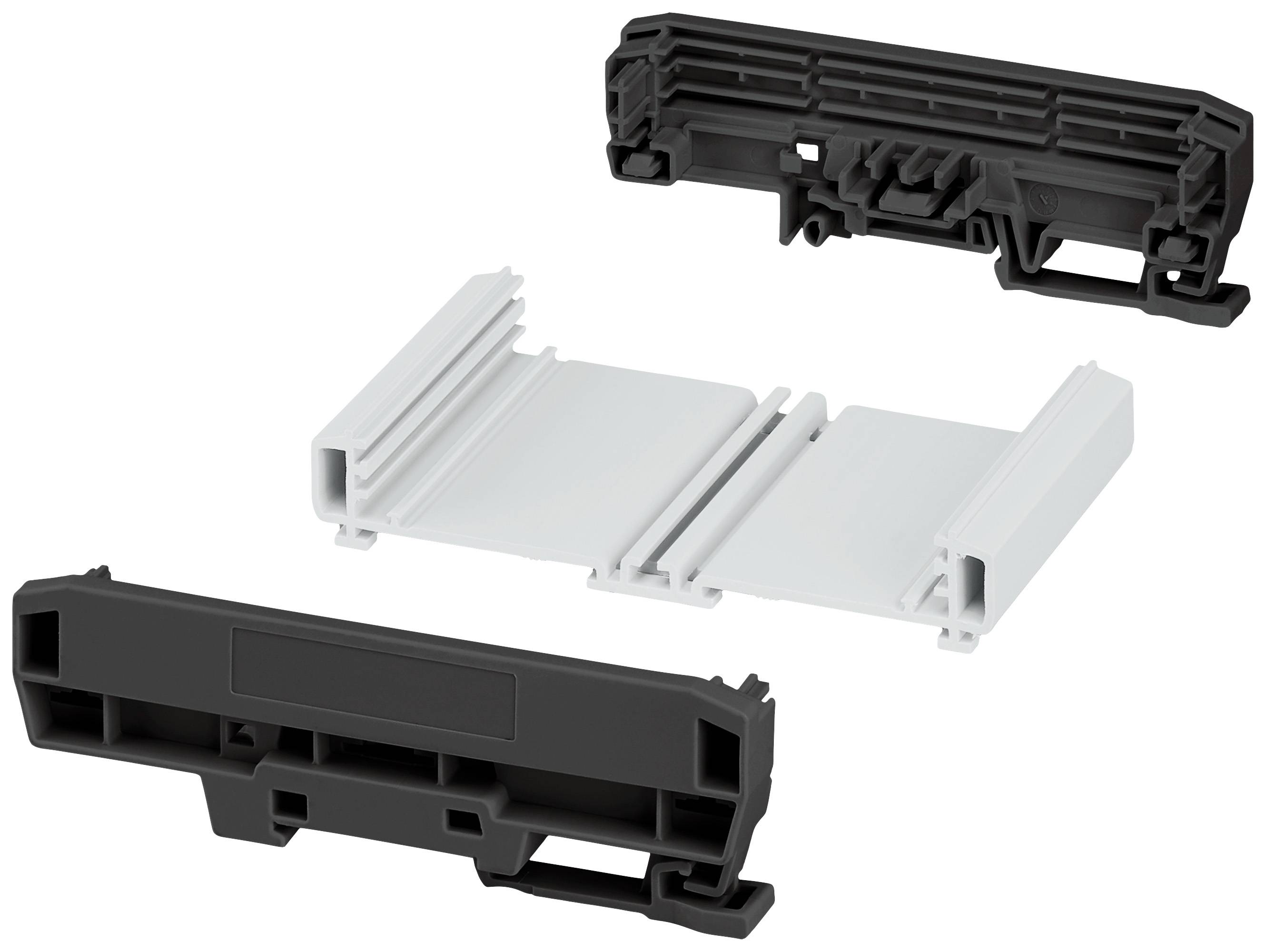 Drei Kunststoffteile, zwei schwarze und ein weißes, möglicherweise Gehäuseteile oder Halterungen, die zusammenpassen, abgebildet auf weißem Hintergrund.