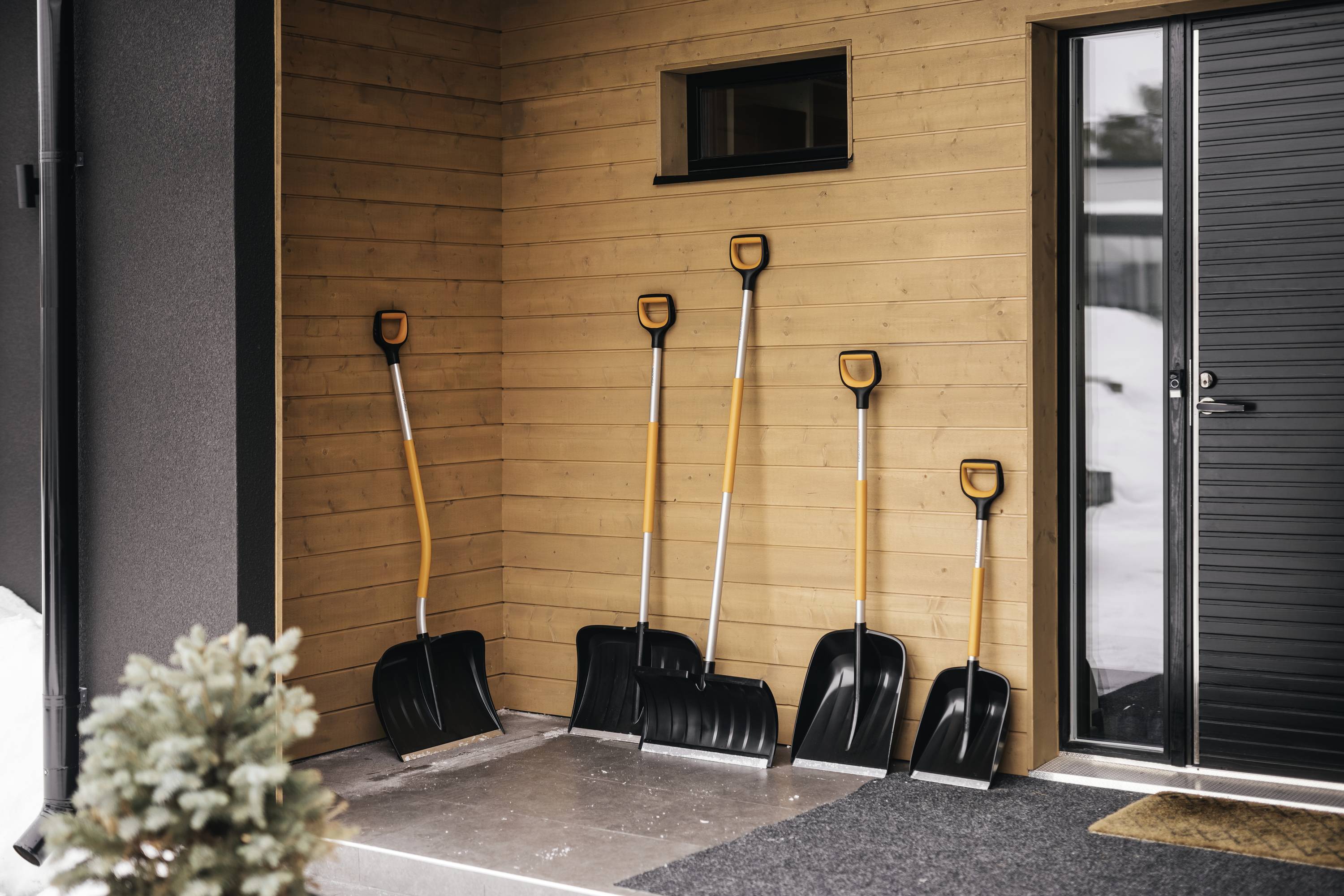 Fiskars 1057186 Schneeschieber Aluminium/Kunststoff