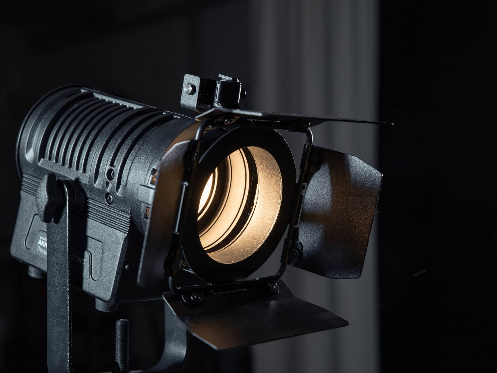 Eurolite LED-Akku-Scheinwerfer AKKU THA-20PC TRC Theater-Spot sw Warmweiß bis Neutralweiß 10 W