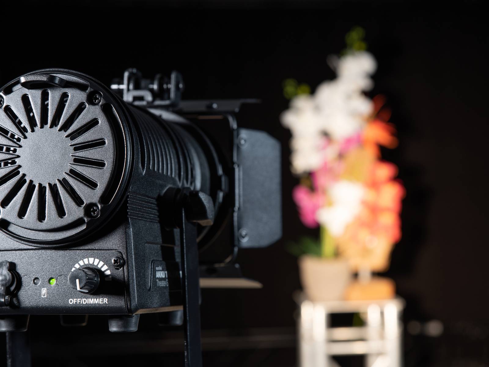 Eurolite LED-Akku-Scheinwerfer AKKU THA-20PC TRC Theater-Spot sw Warmweiß bis Neutralweiß 10 W