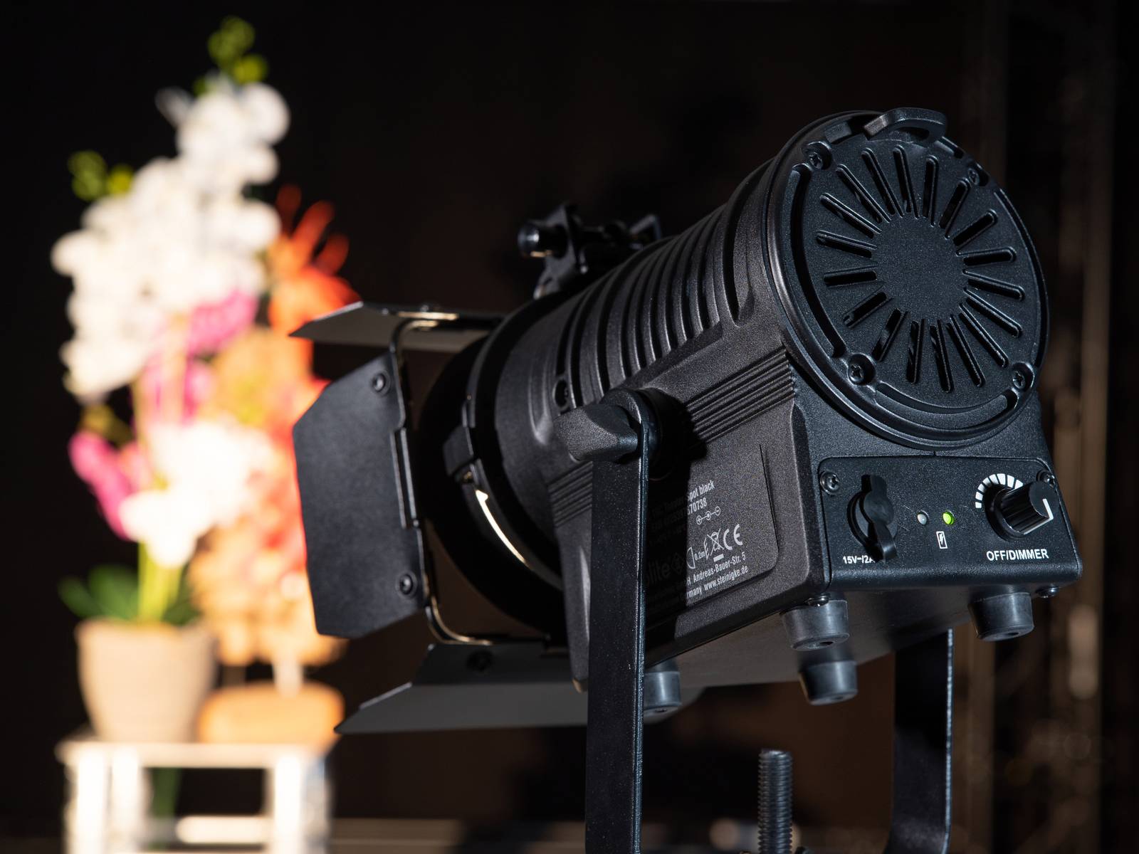 Eurolite LED-Akku-Scheinwerfer AKKU THA-20PC TRC Theater-Spot sw Warmweiß bis Neutralweiß 10 W