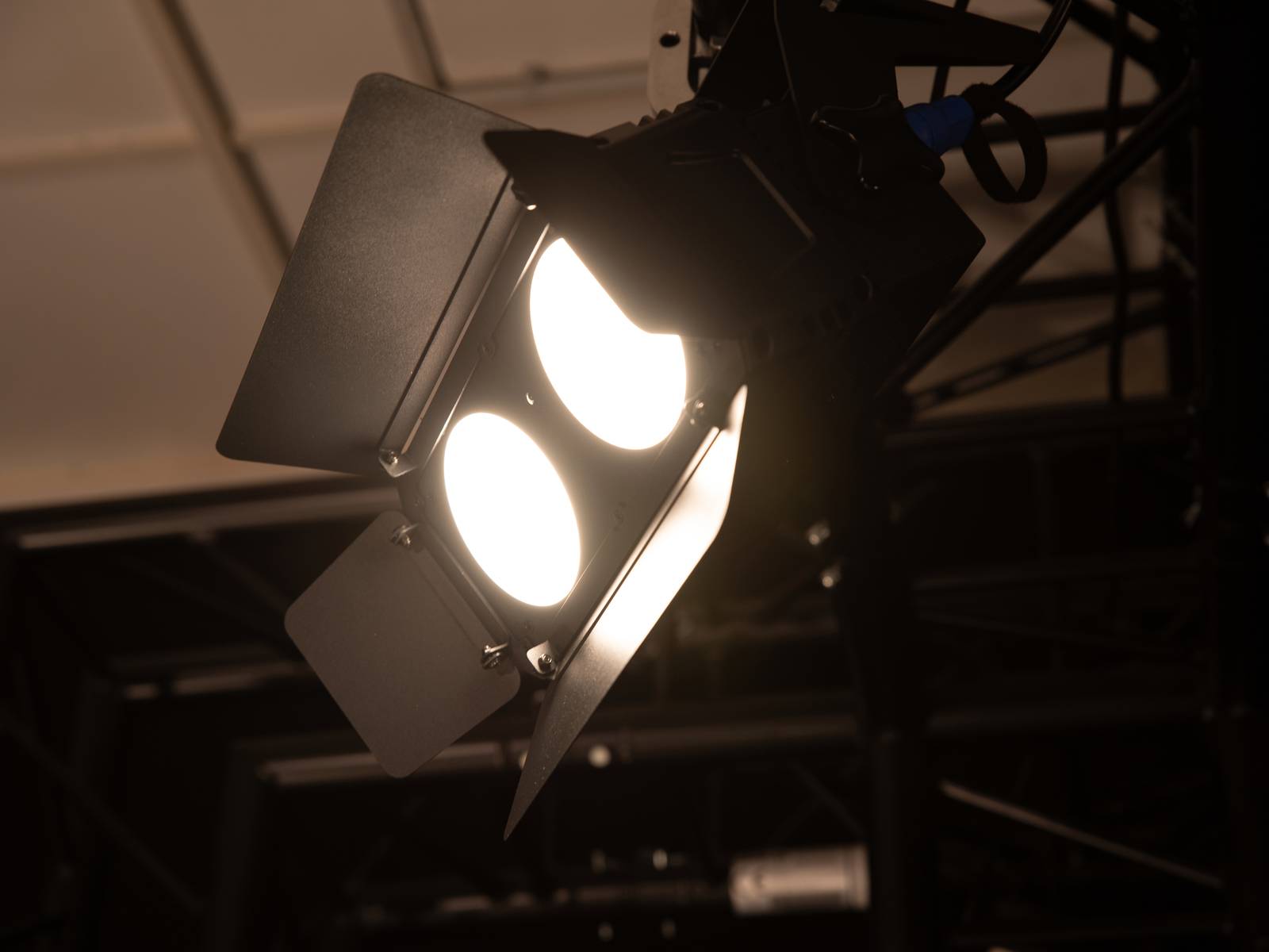 Eurolite 51930272 LED CBB-2 WW/CW Fairlight DMX LED-Effektstrahler