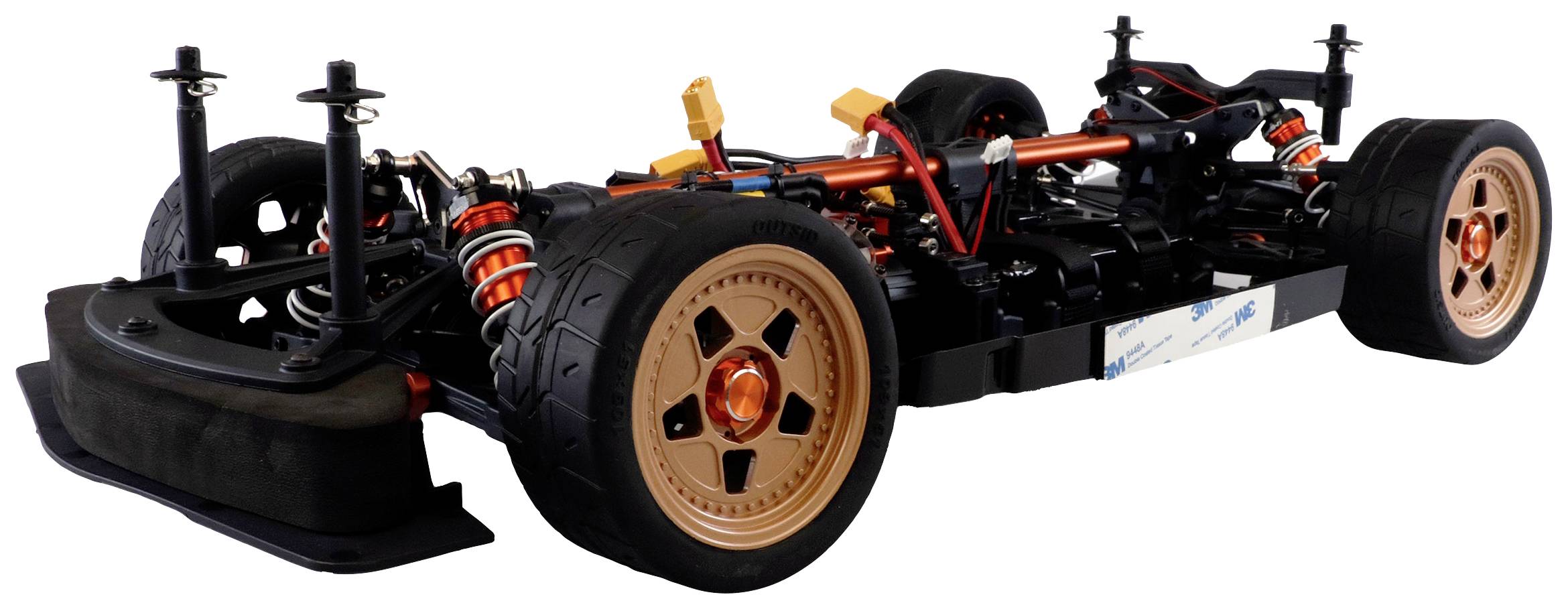 Ein Modellauto-Chassis mit offenliegender Mechanik, Reifen und Federung, in einer Ansicht von der Seite, zeigt die Details der Konstruktion.