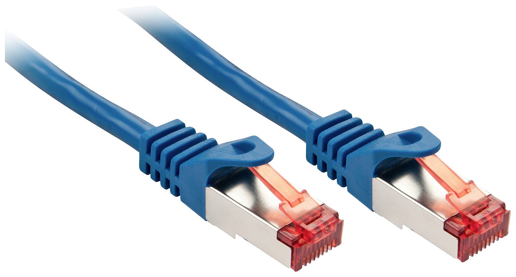 Zwei blaue Ethernet-Kabel mit roten, durchsichtigen Steckern auf weißem Hintergrund.