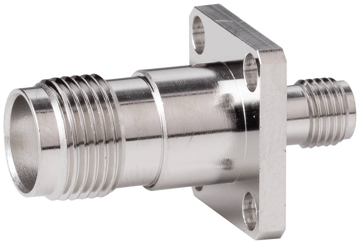 Ein metallischer Adapter mit Gewinden auf beiden Seiten, rechteckigem Flansch in der Mitte, für die Verbindung technischer Komponenten.