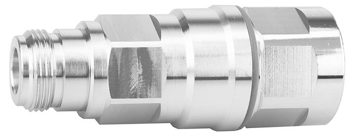 Metallischer Anschlussadapter mit Schraubgewinde, zylindrischer Form und mehreren Verbindungsstellen. Verwendet in industriellen Anwendungen.