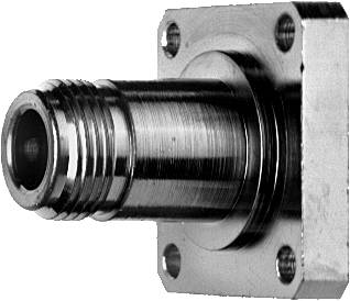 Metallischer Anschlussadapter mit Gewinde und quadratischer Montageplatte, typisch für industrielle oder technische Anwendungen.