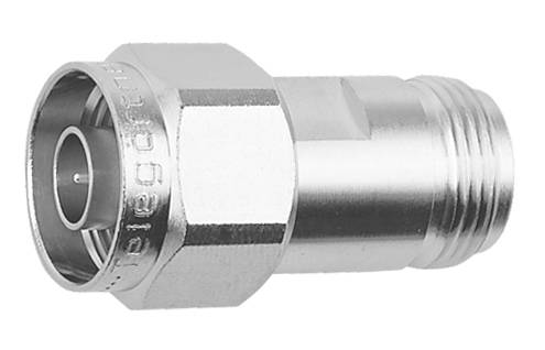 Steckverbinder aus Metall mit sechseckiger Verschraubung, geeignet für Koaxialkabelverbindungen in elektronischen Geräten.