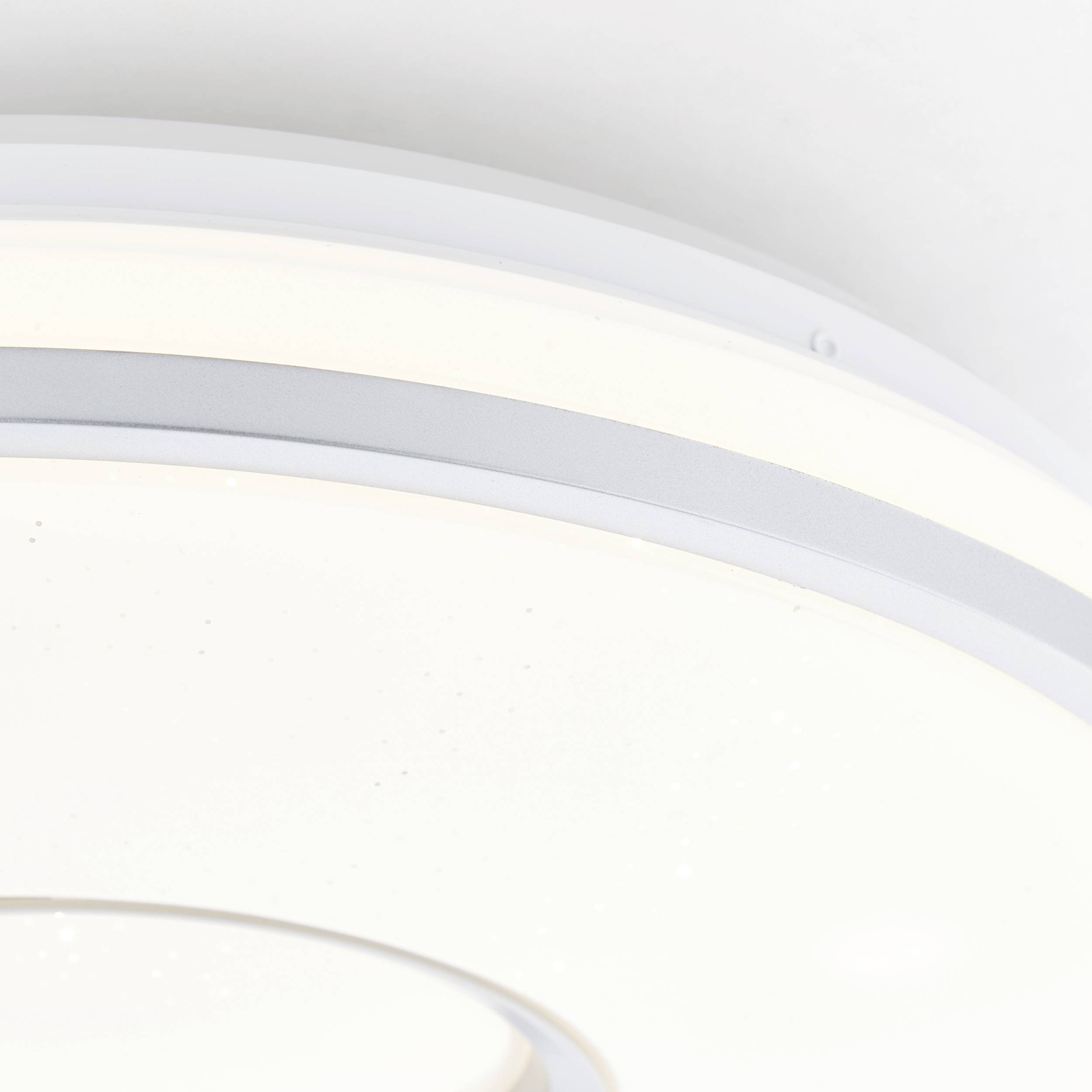 Eine runde Deckenleuchte mit modernem Design und dezenter Beleuchtung, gleichmäßig über die Oberfläche verteilt.