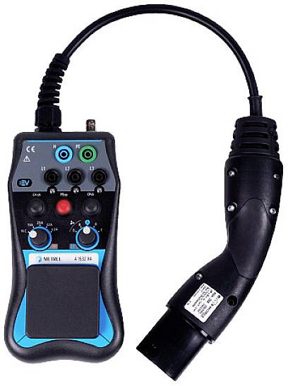 Ein schwarzes und blaues elektronisches Messgerät mit einem angeschlossenen Kabel und Stecker, das zur Diagnose von Elektrofahrzeugen dient.