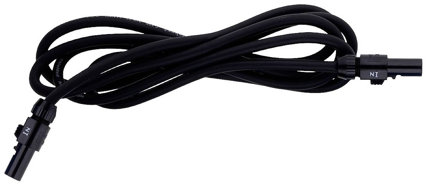 Ein schwarzes Elektronikkabel mit zwei Anschlüssen, beide mit der Aufschrift 'In'.
