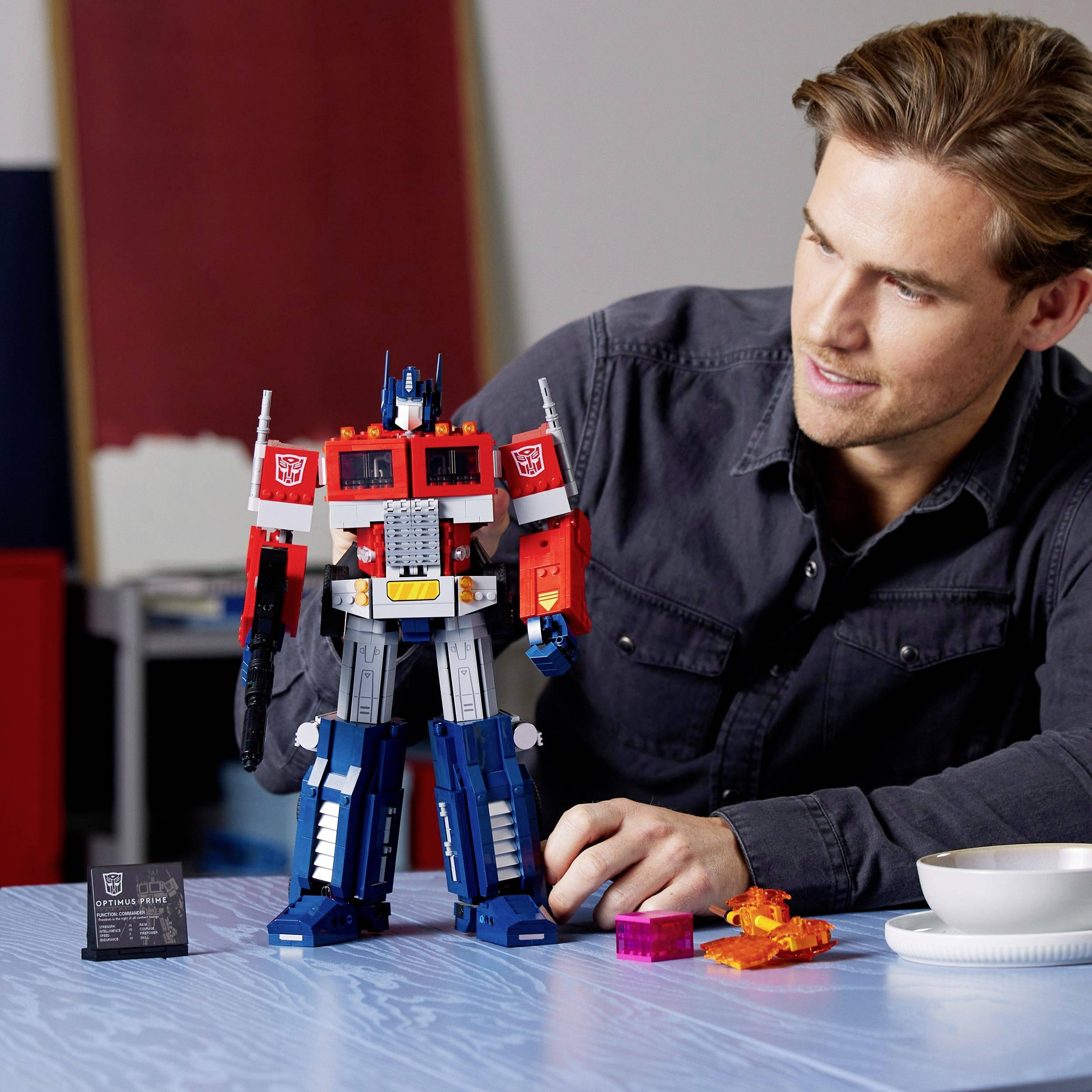 10302 LEGO® ICONS™ Optimus Prime