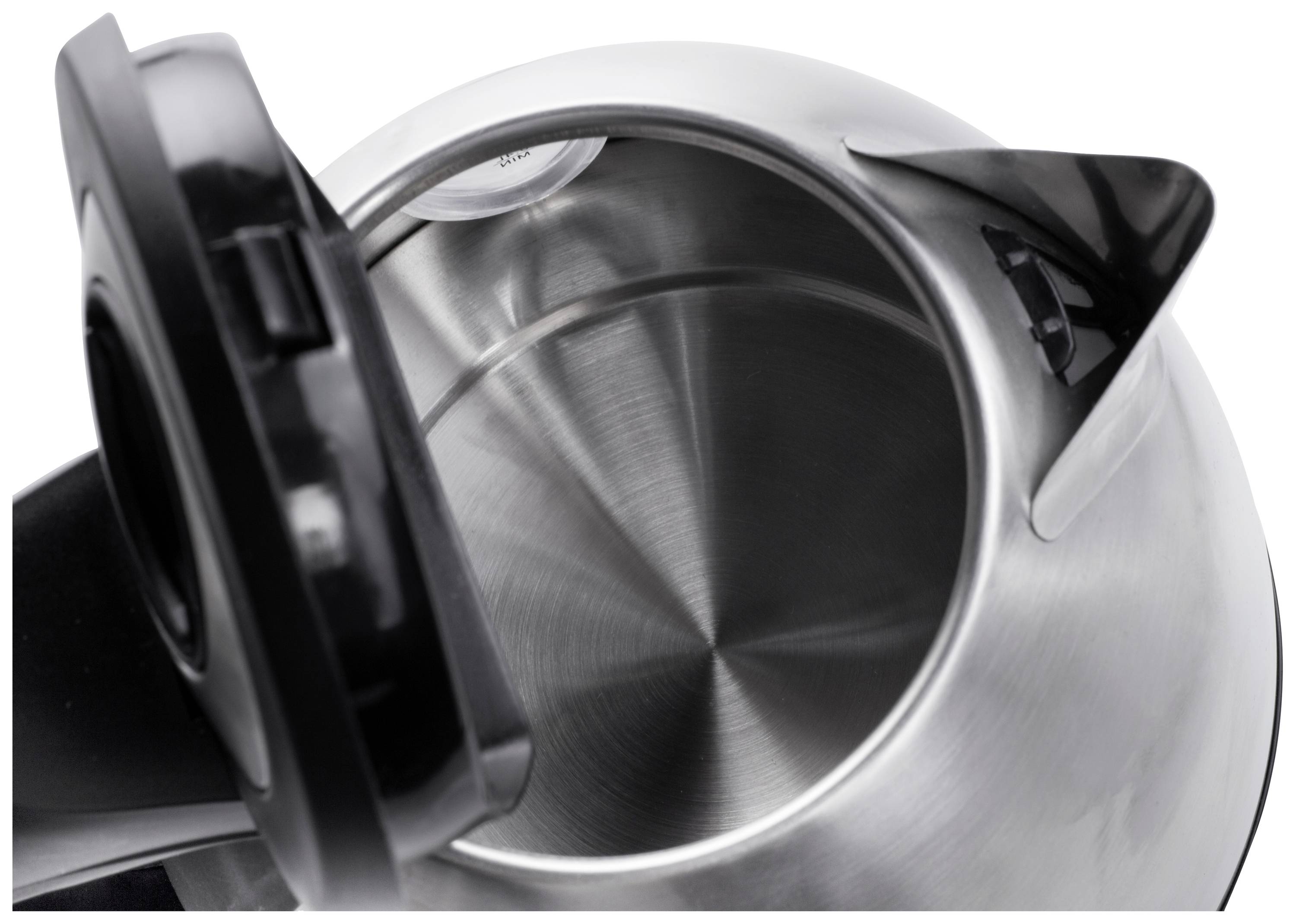 Ein glänzender, offener Wasserkocher aus Edelstahl mit geöffnetem Deckel, von oben betrachtet.