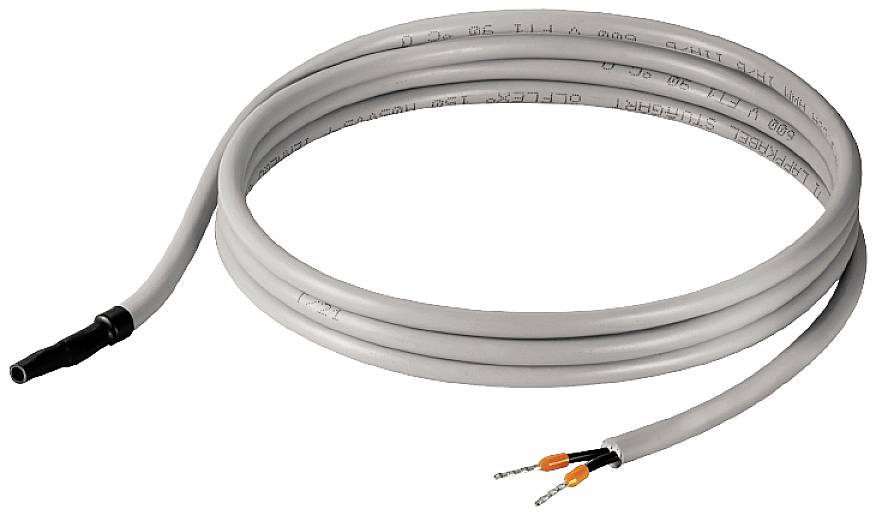 Graues, rundes Stromkabel mit freiliegenden Kupferdrähten an einem Ende und einem schwarzen Stecker am anderen Ende.