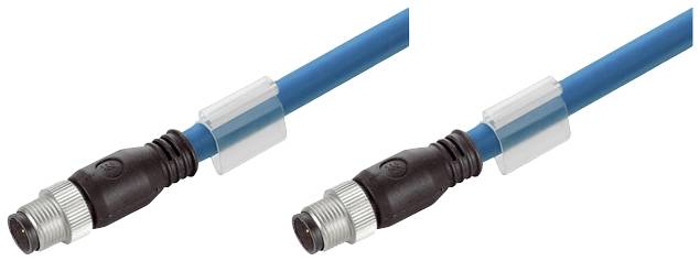 Zwei blaue M12-Steckverbinder mit Kunststoffschutz auf dem Kabel, jeweils mit einem schwarzen, geriffelten Verschluss.