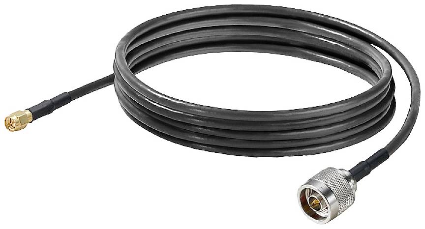 Ein schwarzes Koaxialkabel mit SMA-Stecker auf der einen Seite und N-Stecker auf der anderen, verwendet für Hochfrequenzverbindungen.