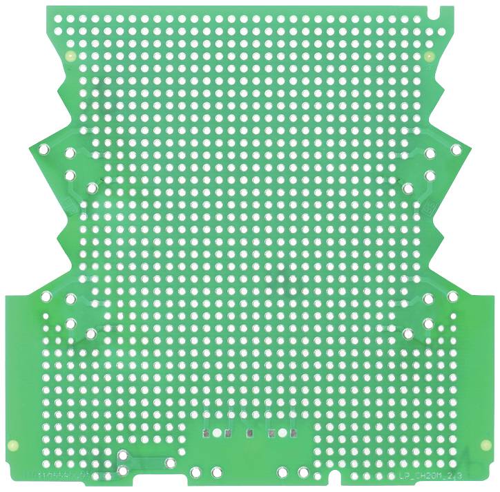 Grüne Leiterplatte mit symmetrischem Muster aus weißen Kontaktpunkten, keine elektronischen Bauteile angebracht.