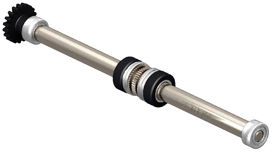 Eine Metallwelle mit Zahnrädern und Lagern an beiden Enden, die Teil eines mechanischen Systems ist.