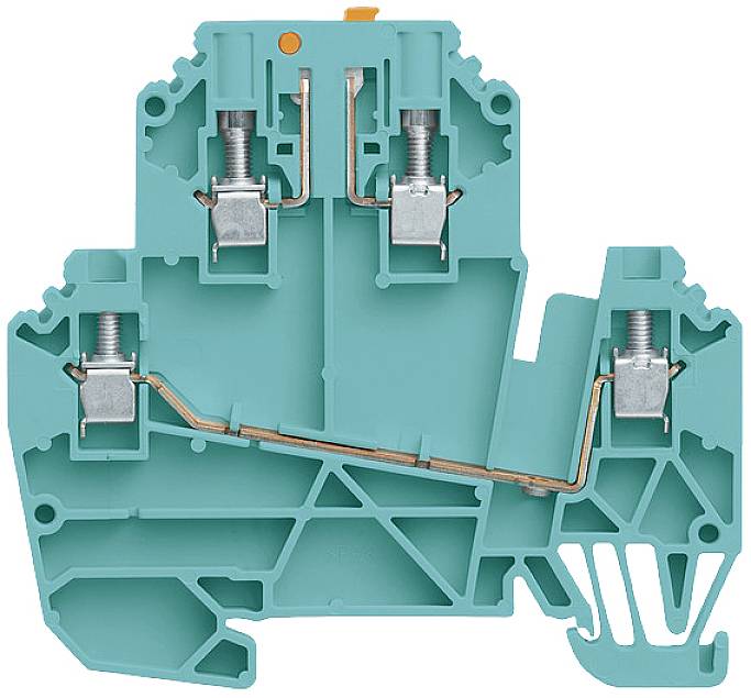 Ein grüner elektrischer Klemmblock mit metallischen Leitern und Schraubanschlüssen zur Verbindung von Drähten in elektrischen Schaltungen.