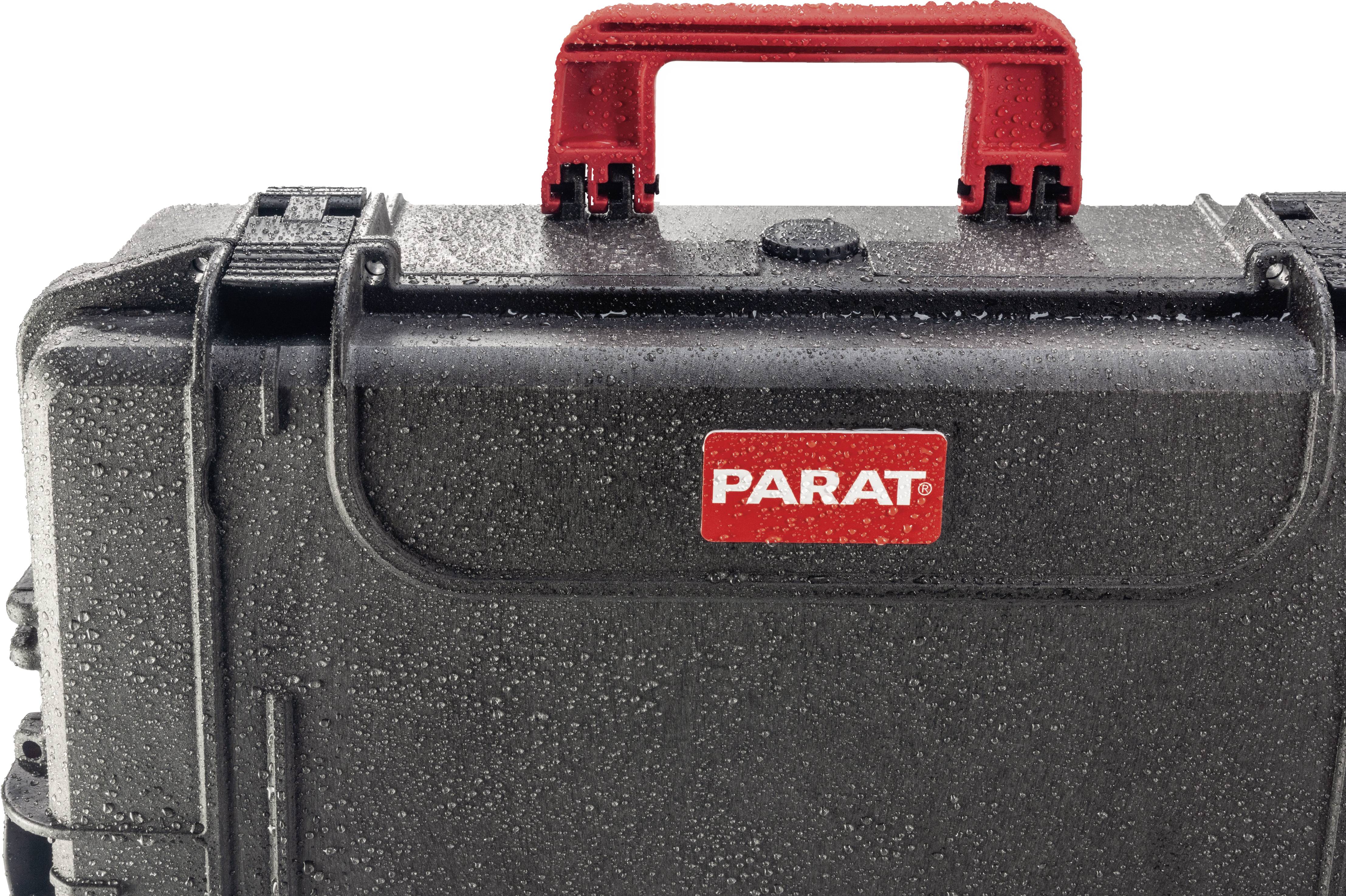 Schwarzer, wasserdichter Koffer mit rotem Tragegriff und rotem 'PARAT' Logo, regennass für Outdoor-Einsatz oder Schutz von Geräten.