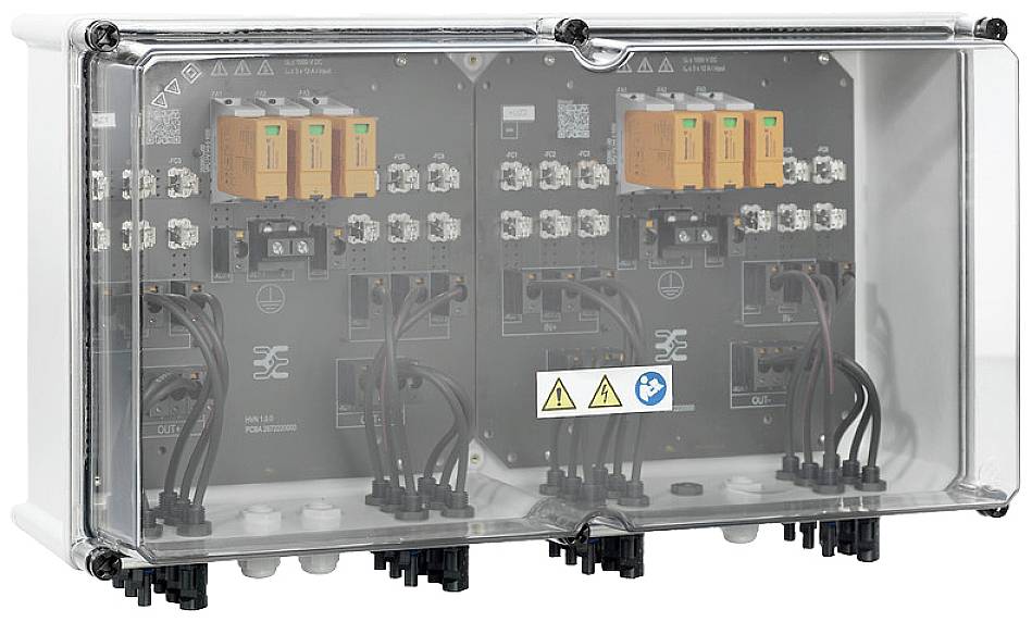 Elektrische Schalttafel mit mehreren orangefarbenen Schaltern und Kabeln in einem transparenten Gehäuse. Warnsymbol: Stromschlaggefahr.