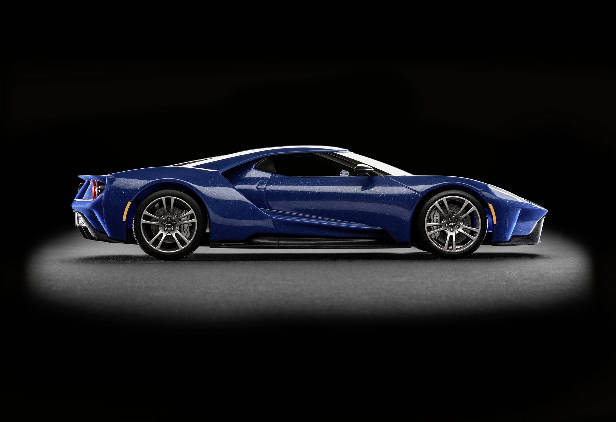 Revell 07824 2017 Ford GT Automodell Bausatz 1:24