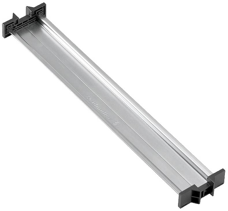 Ein rechteckiger Metallschacht, möglicherweise ein Briefkastenschlitz oder ein Ähnliches Bauteil für den Einbau in eine Tür.