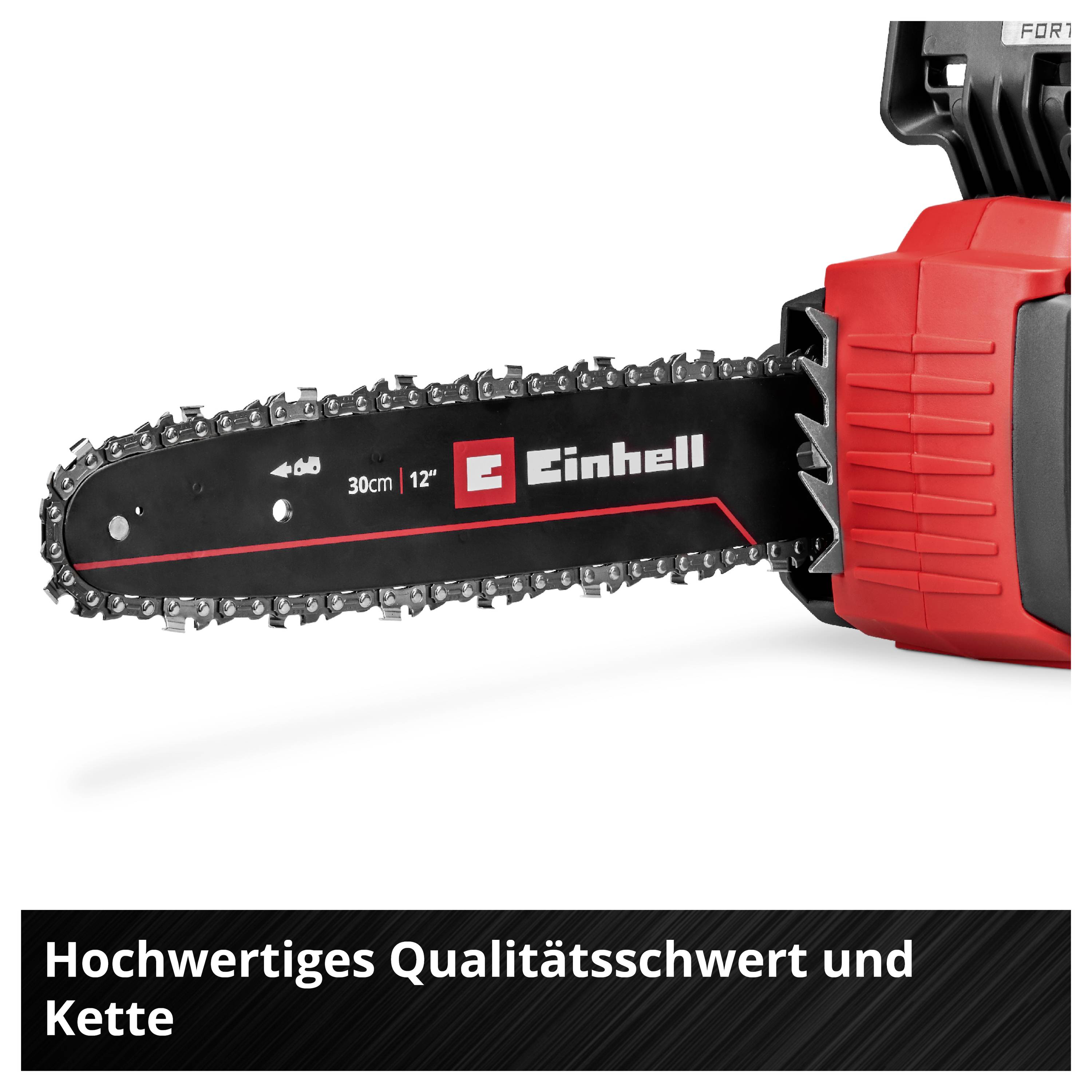 Nahaufnahme einer Einhell-Kettensäge mit 30 cm / 12' Schwert; darunter der Hinweis 'Hochwertiges Qualitätsschwert und Kette'.