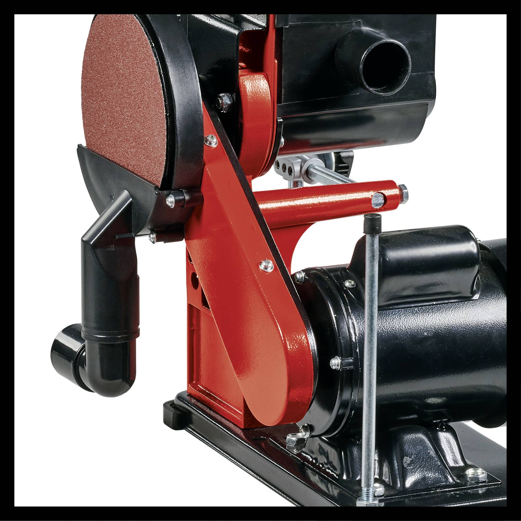 Eine rote und schwarze Bandschleifmaschine mit Schmirgelscheibe und Staubsauganschluss, geeignet für präzise Holz- oder Metallarbeiten.