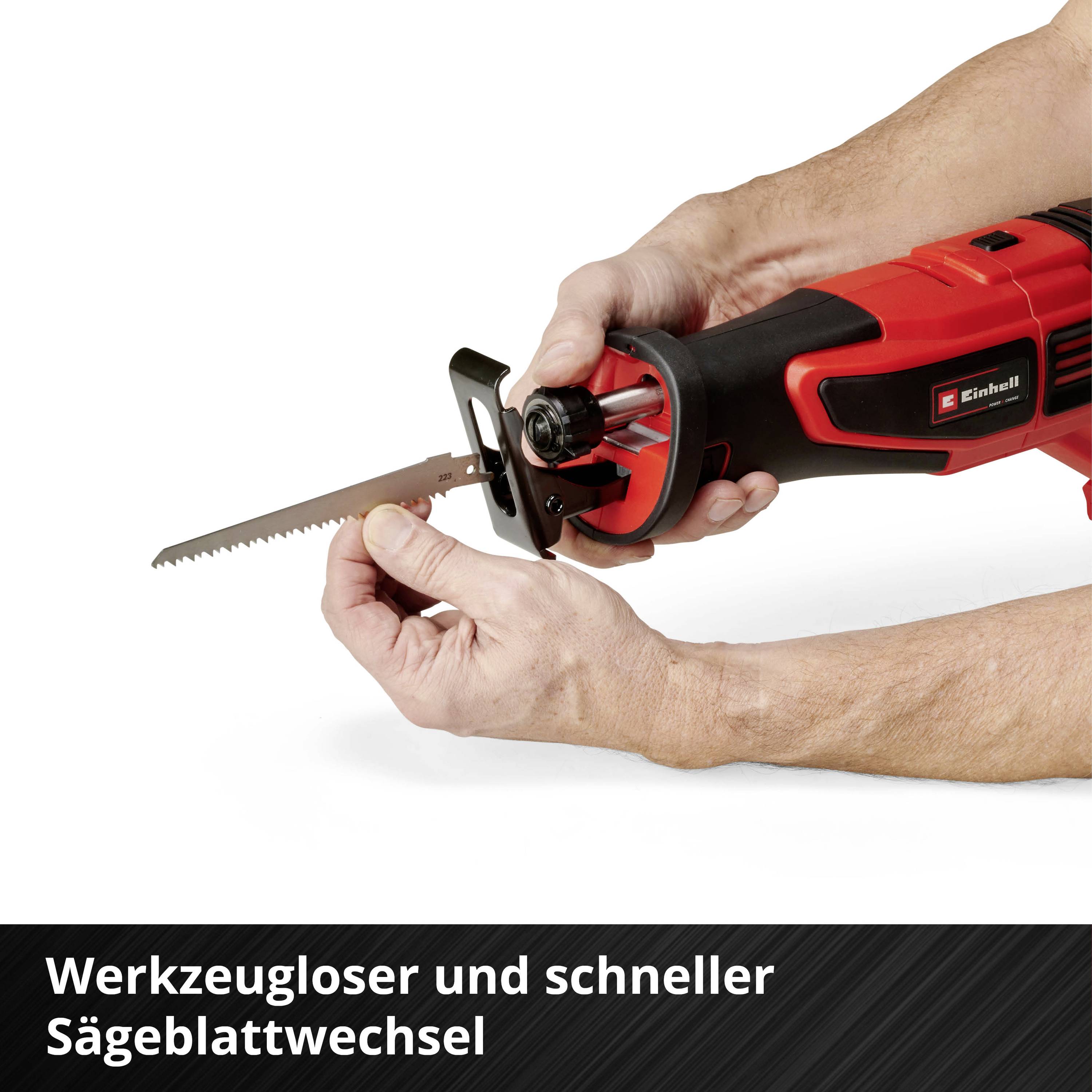 Elektrosäge mit Wechselklinge in der Hand einer Person. Text unten: 'Werkzeugloser und schneller Sägeblattwechsler'.