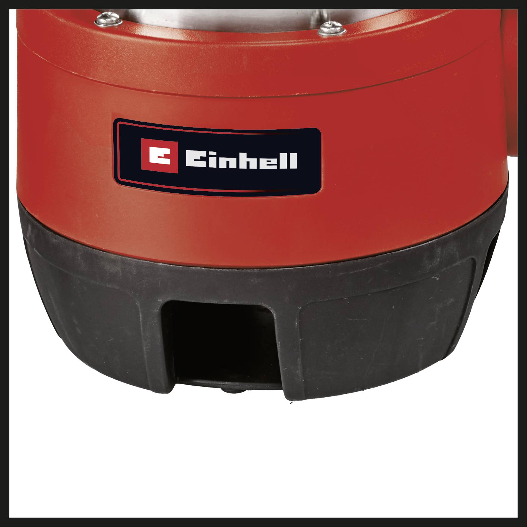 Roter und schwarzer Einhell-Logo-Aufkleber auf einem Gerät.