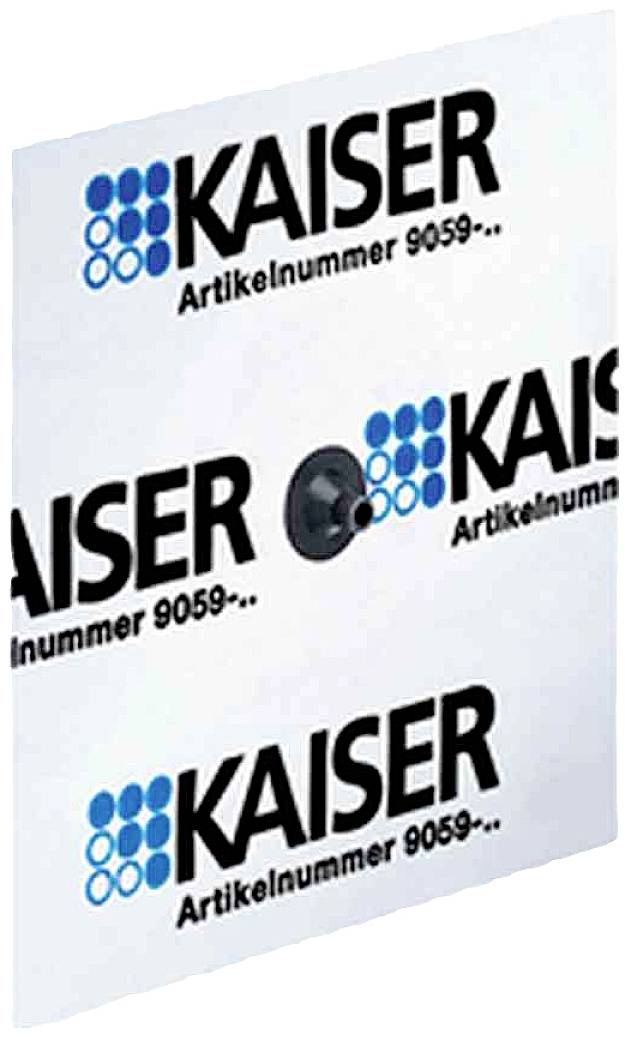 Weiße Platte mit drei 'KAISER'-Logos, einem zentralen Befestigungselement, und dem Text 'Artikelnummer 9059-...'.