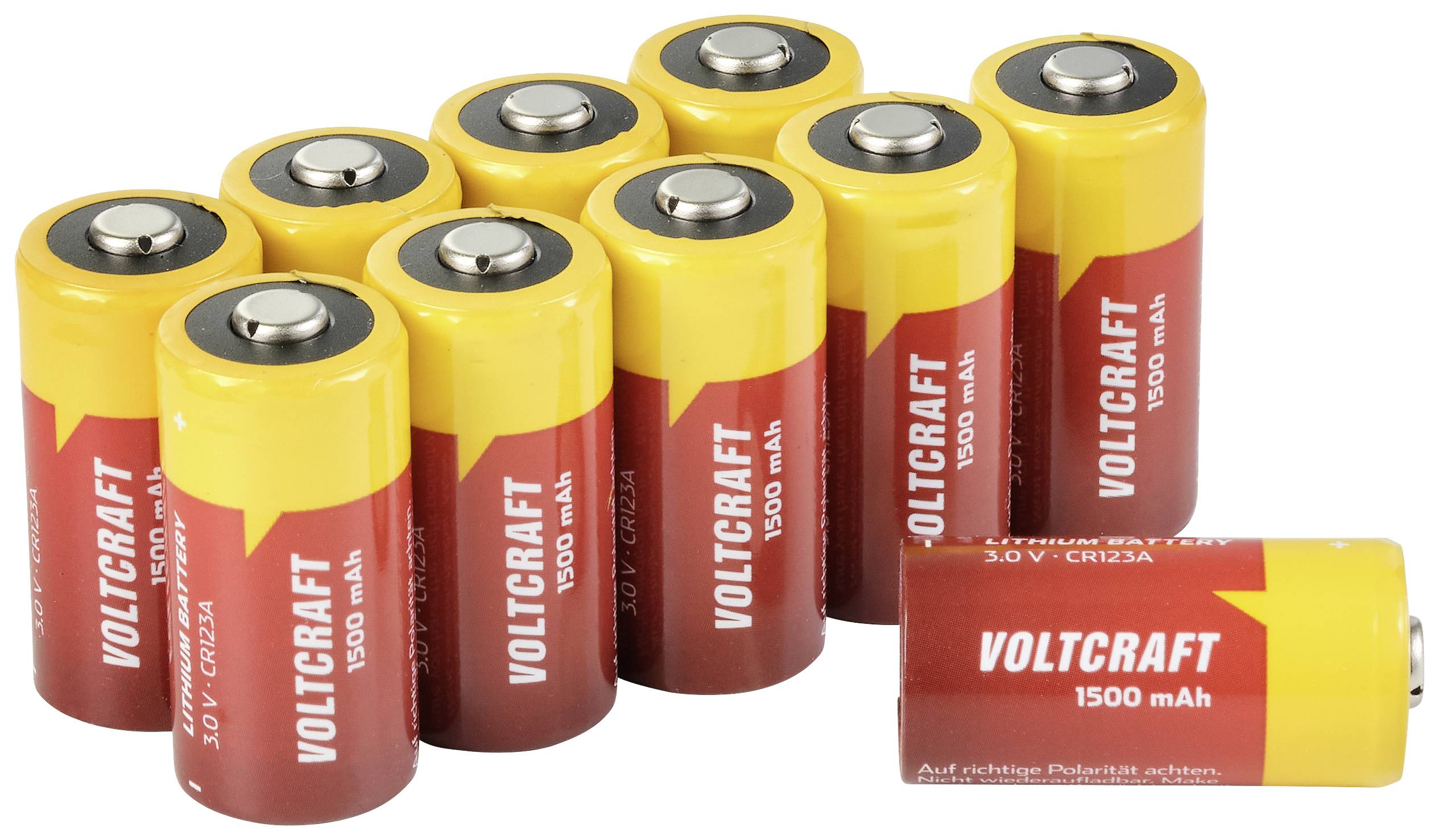 Neun gelb-rote VOLTCRAFT-Batterien, 1500 mAh, 3V CR123A, stehen aufrecht, eine liegt. Zeigt Marke und Spezifikationen für Energiebedarf.