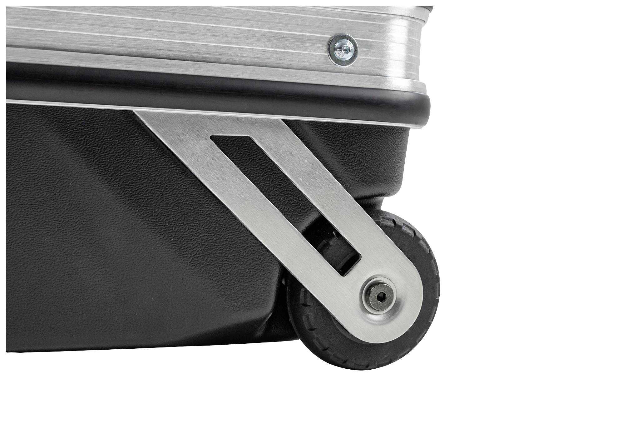 Nahaufnahme eines Koffer-Rads mit Metallstrebe an einem schwarzen Koffer. Das Rad ist stabil und zeigt modernes Design.