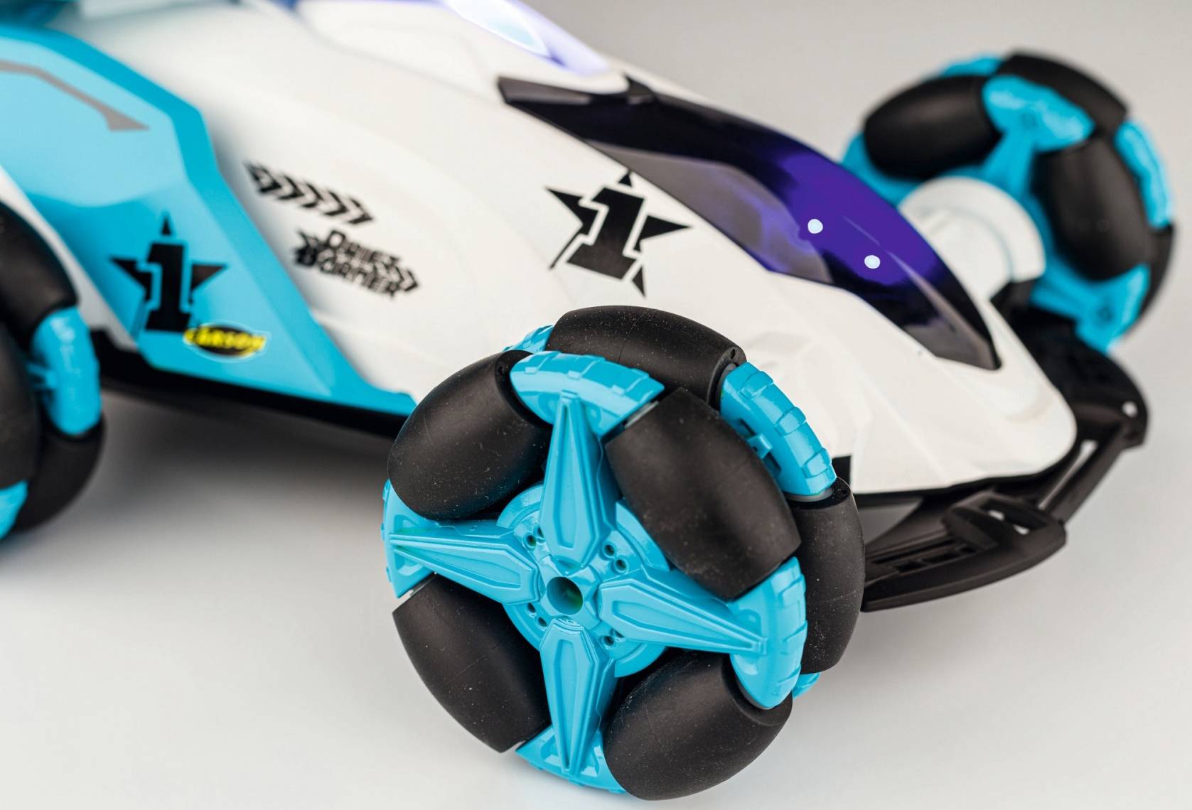 Carson RC Sport 404227 Drift Burner RC Einsteiger Modellauto Elektro Monstertruck Allradantrieb (4WD) inkl. Akku, Ladegerät und