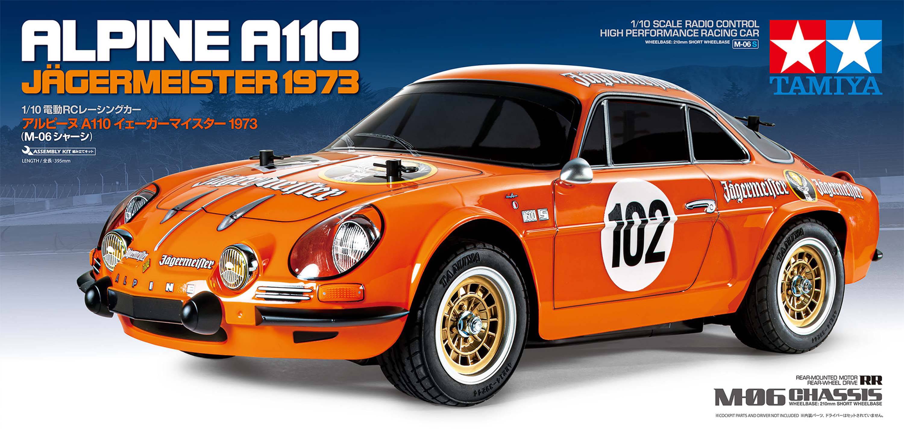 Ein orangefarbenes Modellauto des Alpine A110 mit der Aufschrift 'Jägermeister 1973' und der Nummer 102 auf der Tür.